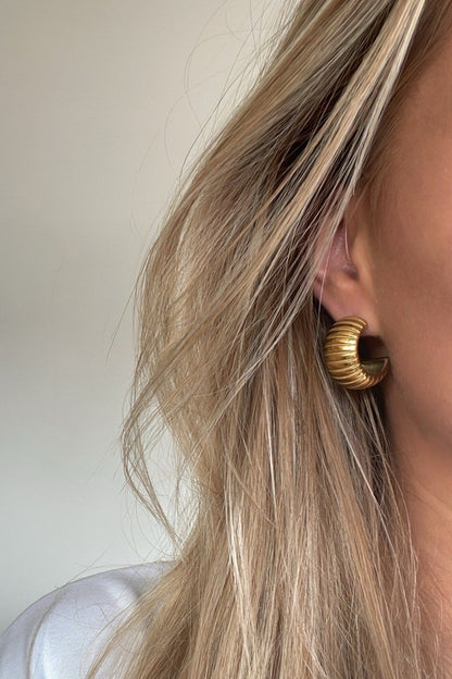 Ribbed hoops