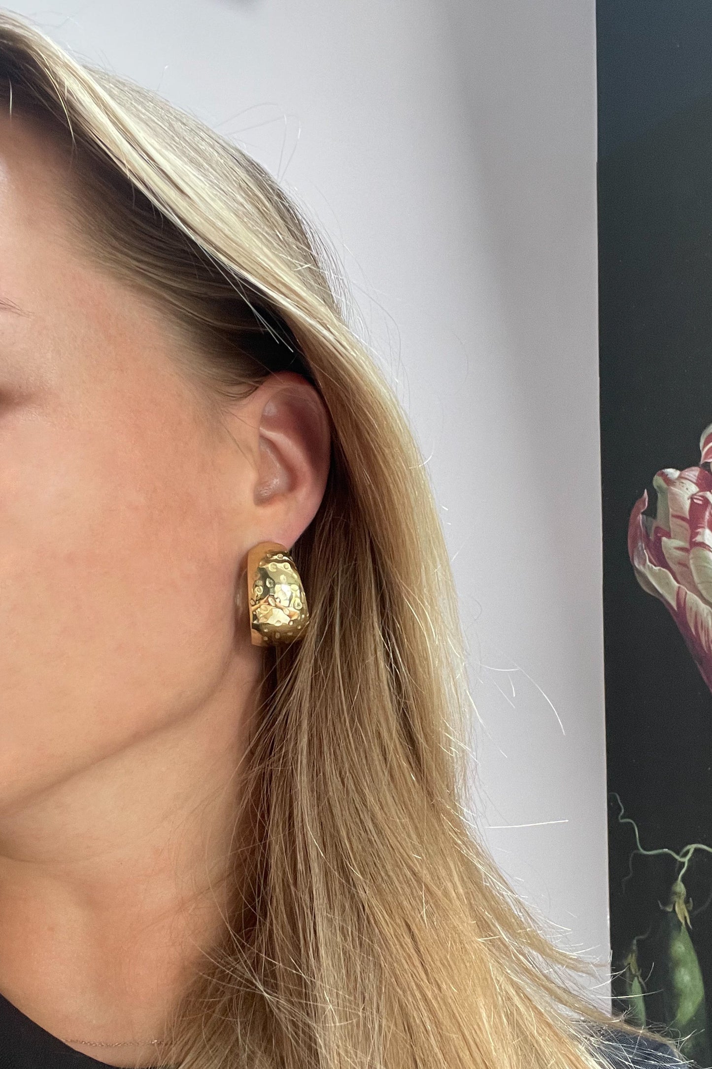Dot hoop earrings