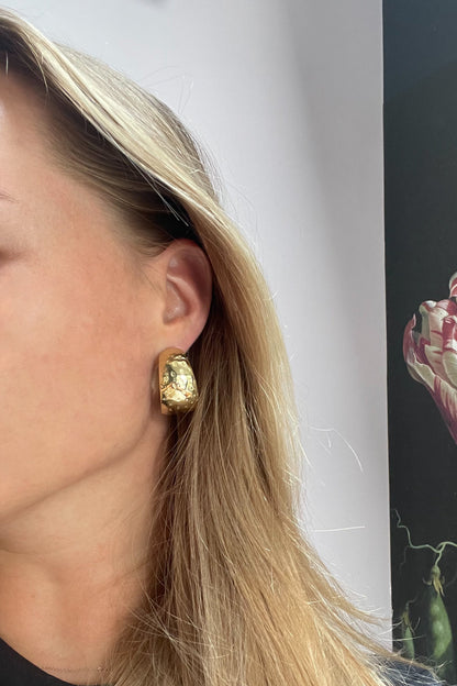Dot hoop earrings