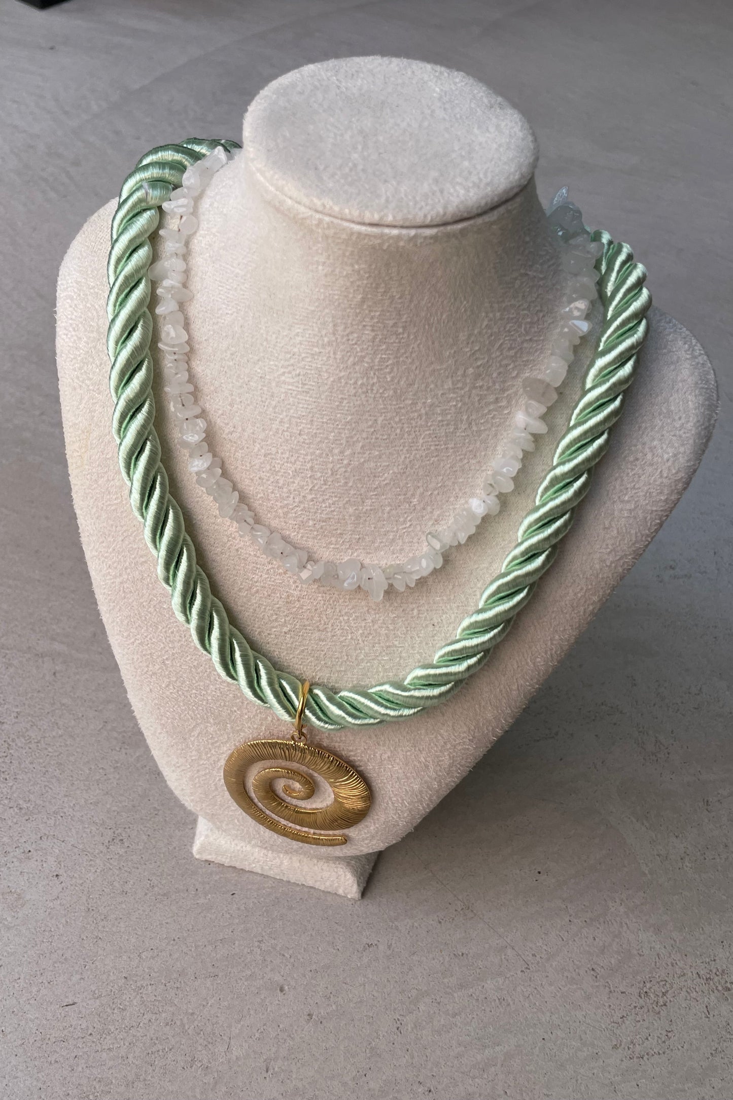 White shells necklace