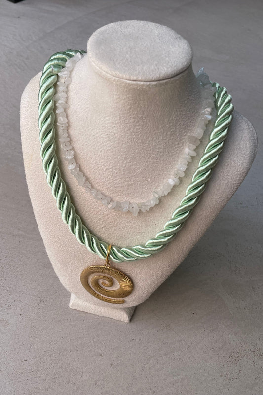 White shells necklace