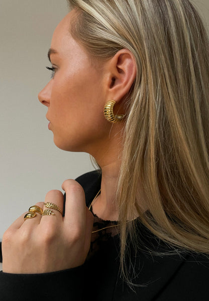 Ribbed hoops