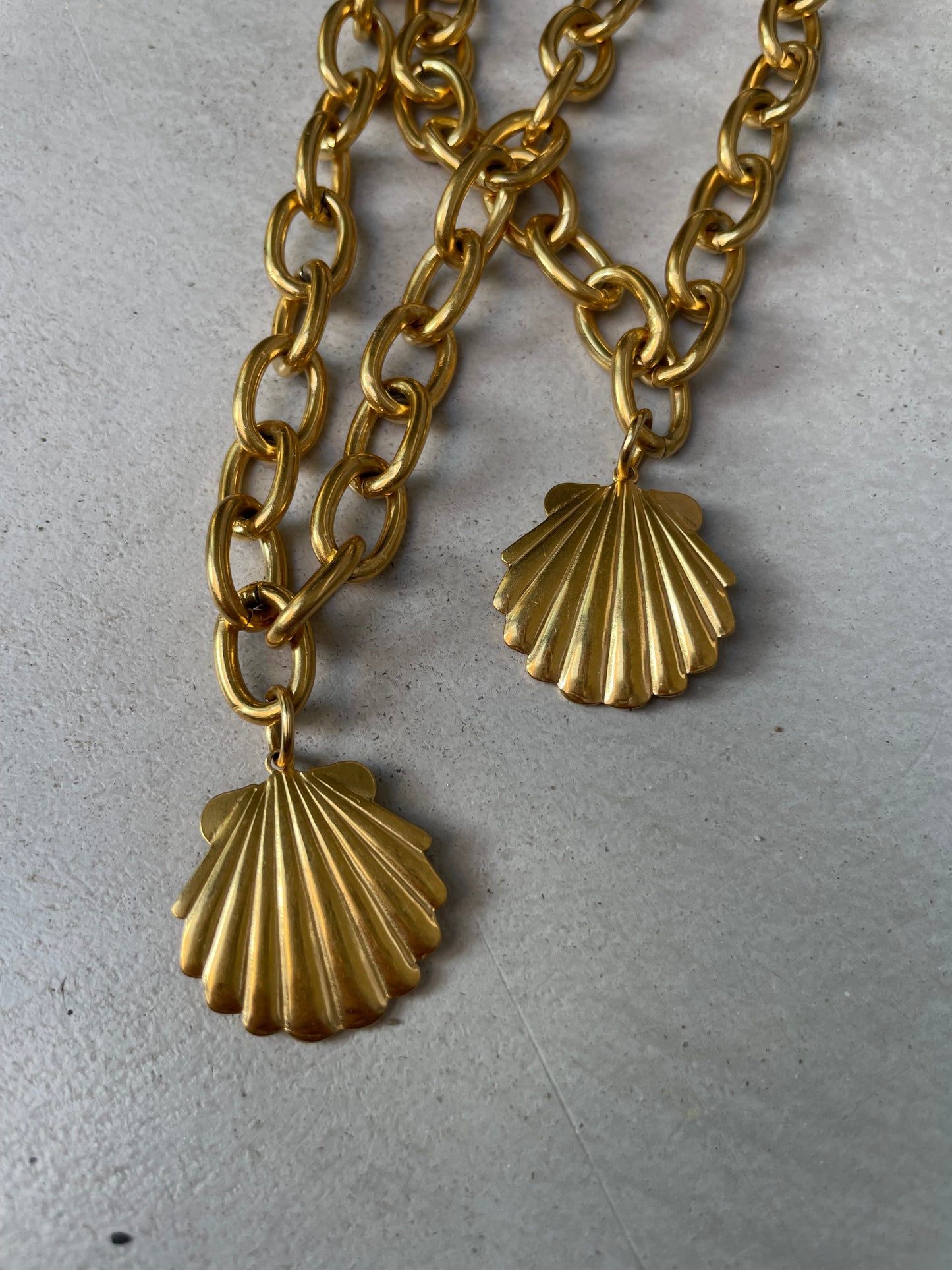 Statement shell necklace