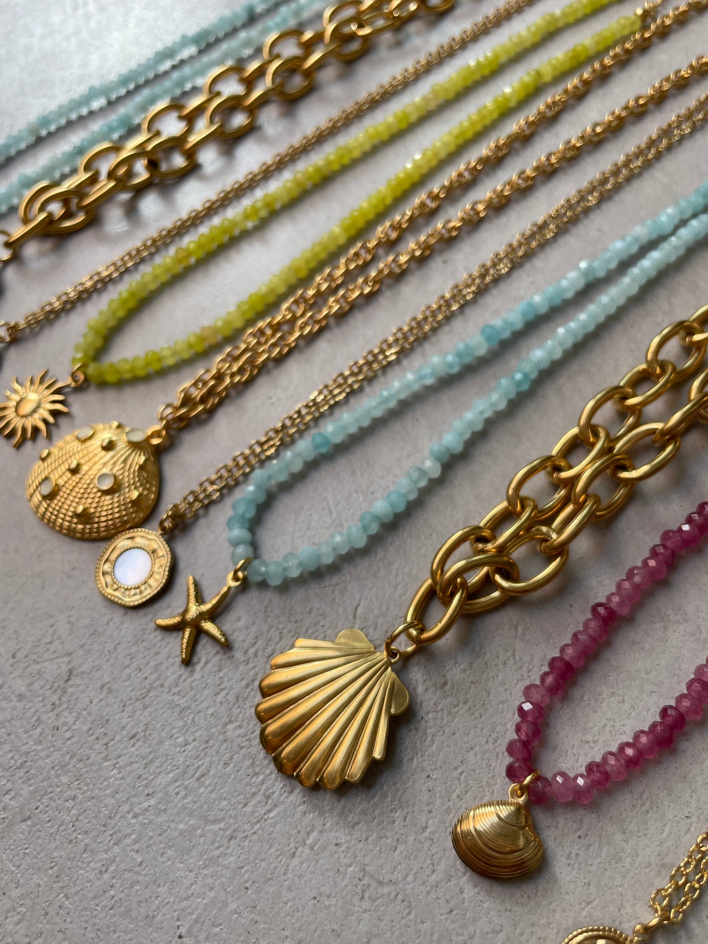 Statement shell necklace