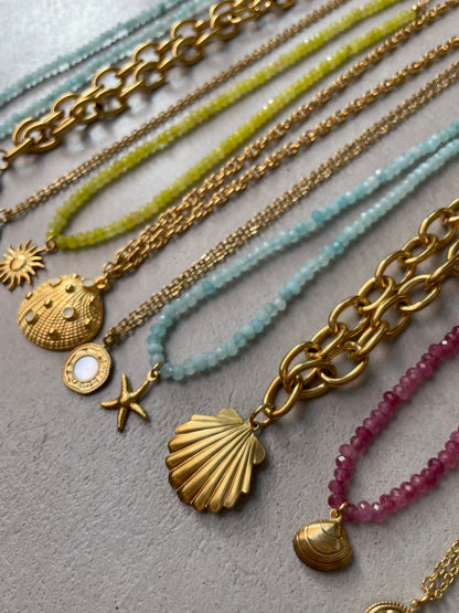 Statement shell necklace