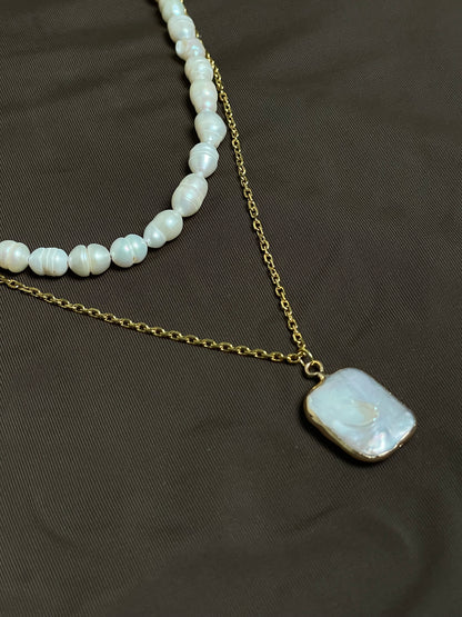 Caramel pearl necklace